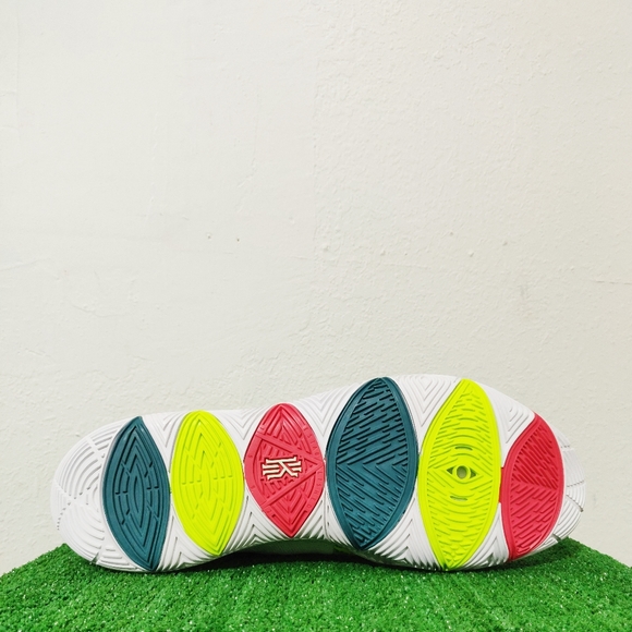 Nike Kyrie 5 EYBL Promo Ember Basketball Shoes - Picture 8 of 8